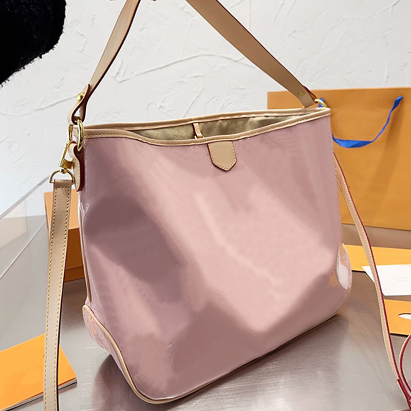 Printed Shopping Bags Tote Handbags Patent Leather Crossbody Bag Shoulder Back Handbag Classic Old Flower Letter Purse Large Capacity
Printed Shopping Bags Tote Handbags Patent Leather Crossbody Bag Shoulder Back Handbag Classic Old Flower Letter Purse Large Capacity