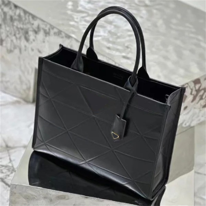 Embossing designer bags for women triangle tote bag leather geometry shape modern classic letters luxury handbags pure color with handle XB037 E23, 2#
Embossing designer bags for women triangle tote bag leather geometry shape modern classic letters luxury handbags pure color with handle XB037 E23, 2#