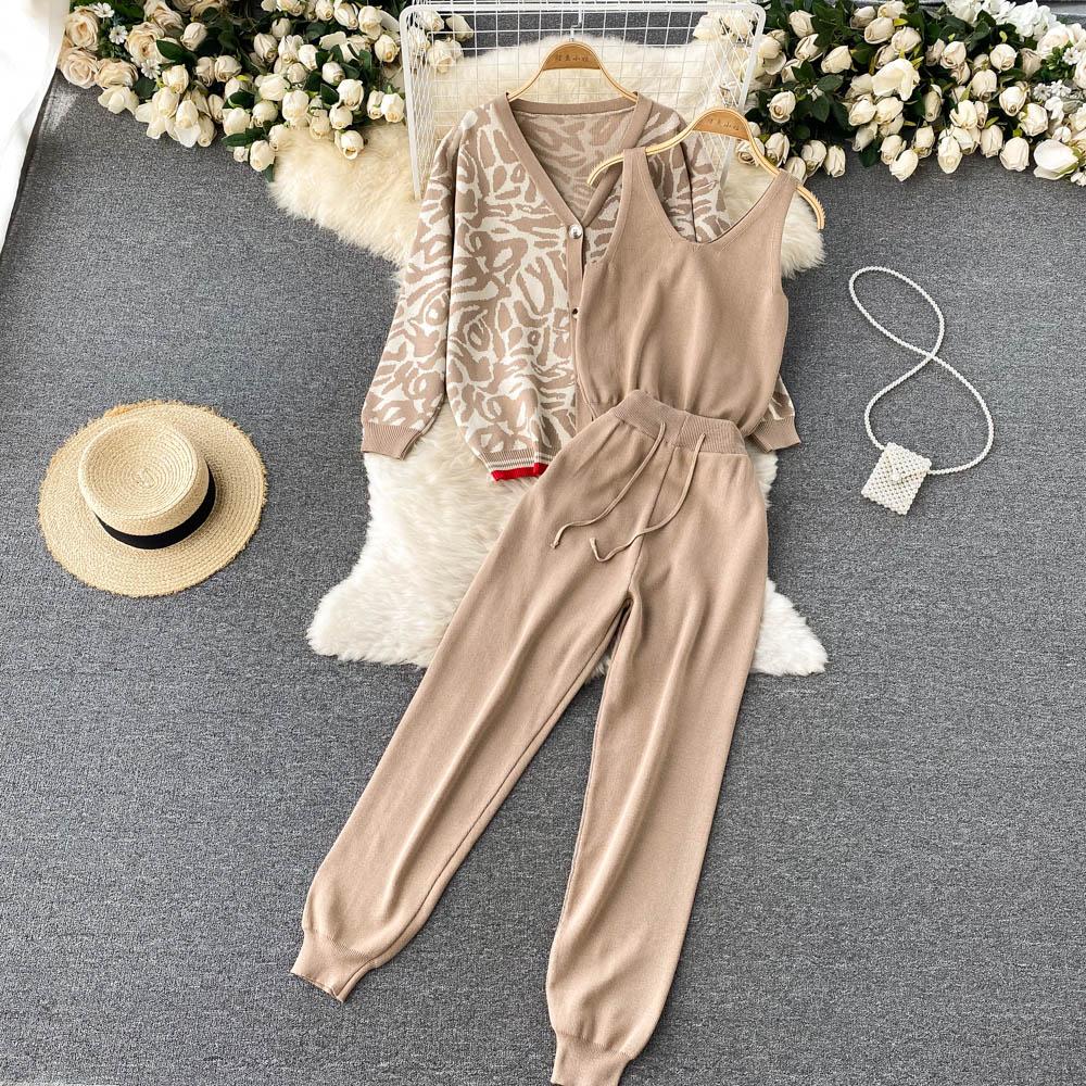 Pants Casual Knitted Suit Women Loose Allmatch Cardigan Jacket Slimfitting Vest With High Waist Trousers Fashion Threepiece Suit, Auburn
Pants Casual Knitted Suit Women Loose Allmatch Cardigan Jacket Slimfitting Vest With High Waist Trousers Fashion Threepiece Suit, Auburn