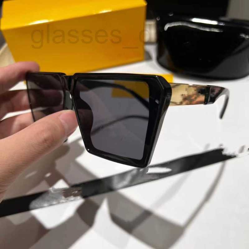 Sunglasses designer 2023 Personalized Trendy Big Frame Fashion Street Shoot Holiday Beach Sunshade 80QB
Sunglasses designer 2023 Personalized Trendy Big Frame Fashion Street Shoot Holiday Beach Sunshade 80QB
