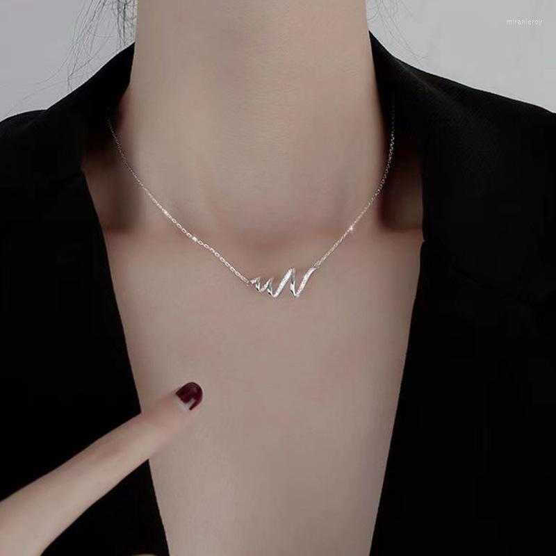 Chains Wave Necklaces Woman Jewelry Simple Women Necklace Chain Pendant Lovers Silver Color Clavicle Trendy European Alloy Naszyjnik
Chains Wave Necklaces Woman Jewelry Simple Women Necklace Chain Pendant Lovers Silver Color Clavicle Trendy European Alloy Naszyjnik
