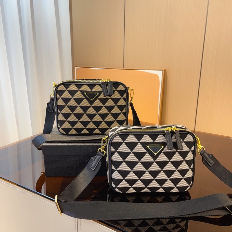 Women's handbag designer bag fashion one shoulder bag senior canvas camera bag triangle printed box type crossbody bag classic senior banquet handbag
Women's handbag designer bag fashion one shoulder bag senior canvas camera bag triangle printed box type crossbody bag classic senior banquet handbag