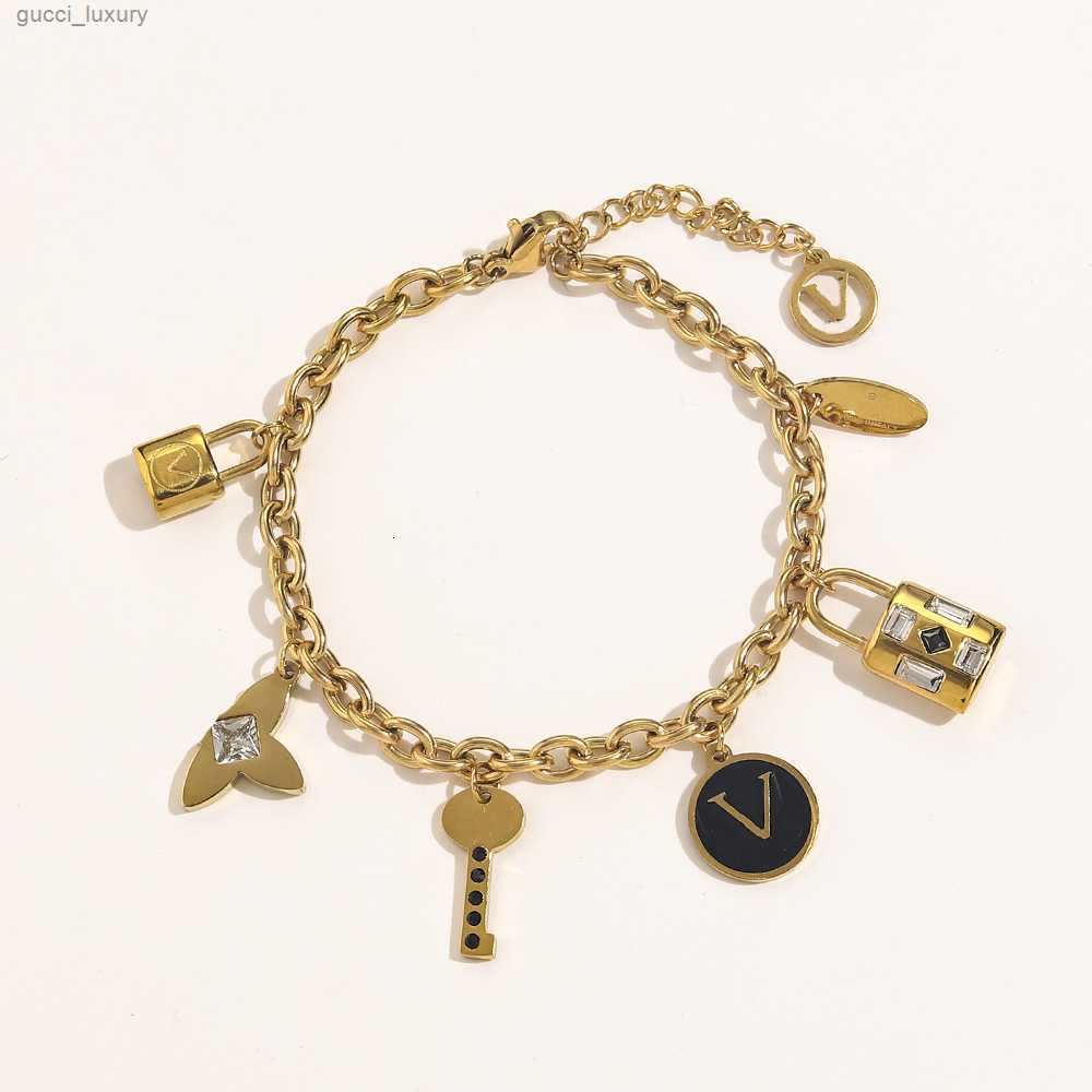 2022 New Fashionable Classic Bracelets Women Bangle 18K Gold Plated Stainless steel Crystal Lovers Gift Wristband Cuff Chain Designer Jewelry ZG1324
2022 New Fashionable Classic Bracelets Women Bangle 18K Gold Plated Stainless steel Crystal Lovers Gift Wristband Cuff Chain Designer Jewelry ZG1324