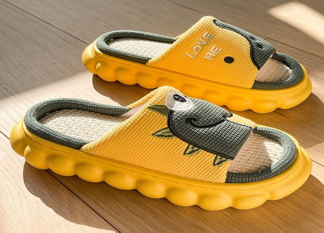 Spring And Autumn Linen Slippers Cute Cartoon Four Seasons Thick Soles Soft Comfortable Indoor Quiet NonSlip3343920, Purple
Spring And Autumn Linen Slippers Cute Cartoon Four Seasons Thick Soles Soft Comfortable Indoor Quiet NonSlip3343920, Purple