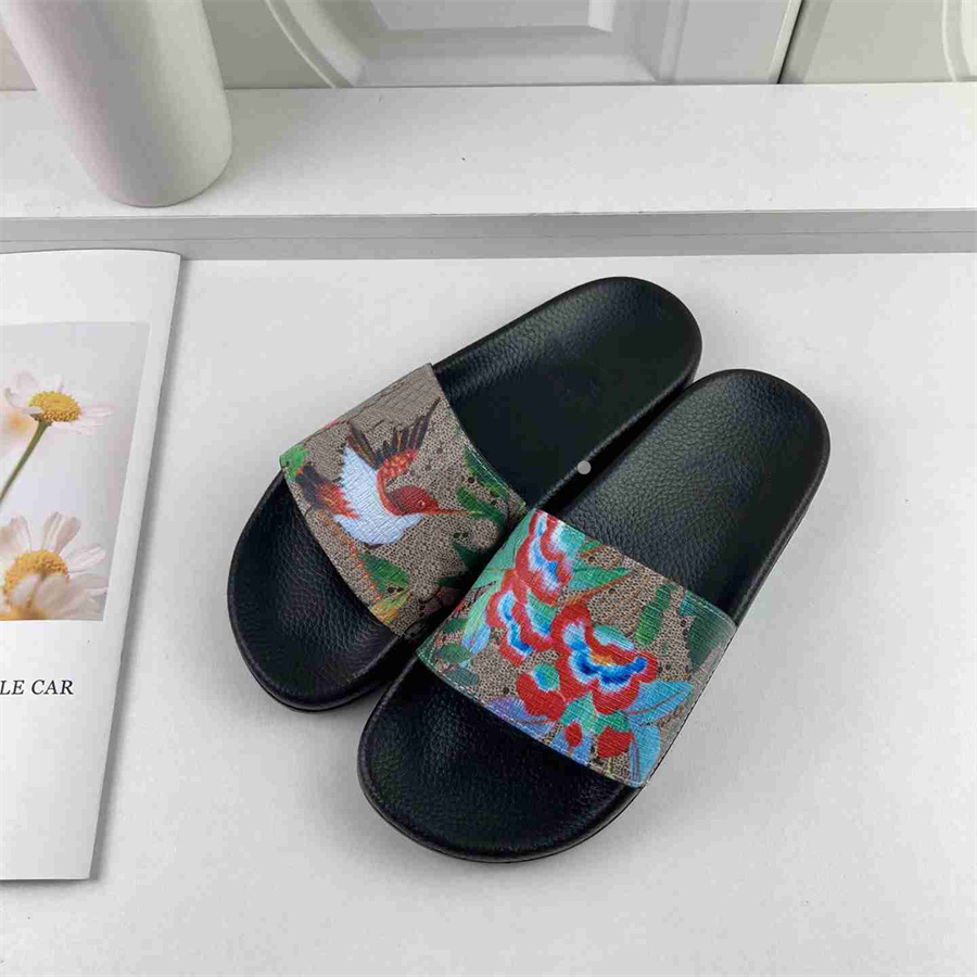 Designer Double G Beach Shoes Summer Sandals for Men Fashion GGity Flip-flops Slippers Women's Classic Slides Gifts Zapatillas Sandal for Home Indoor Outdoor LK10
Designer Double G Beach Shoes Summer Sandals for Men Fashion GGity Flip-flops Slippers Women's Classic Slides Gifts Zapatillas Sandal for Home Indoor Outdoor LK10