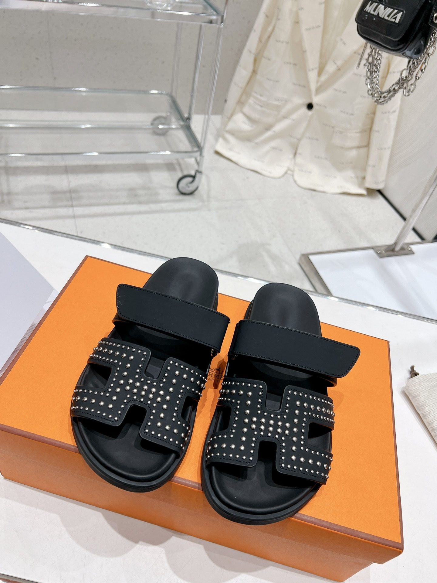2023 Summer Slippers Collection Couple Classic Style Fashion Versatile Women's Men's Slippers Beach Shoes Simple and Comfortable, Black
2023 Summer Slippers Collection Couple Classic Style Fashion Versatile Women's Men's Slippers Beach Shoes Simple and Comfortable, Black