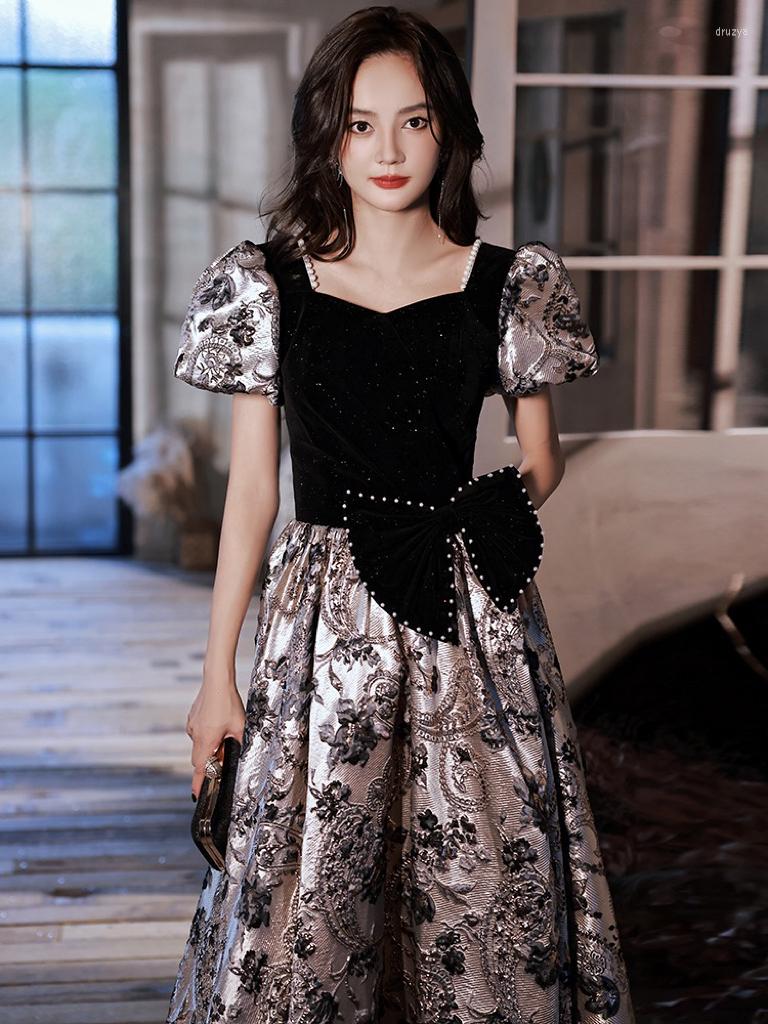 Runway Dresses Luxury Celebrity Satin Jacquard Print Square Collar Pearl A-Line Bow Velvet Puff Sleeve Lace Up Long Prom Gowns High-end, Photo color
Runway Dresses Luxury Celebrity Satin Jacquard Print Square Collar Pearl A-Line Bow Velvet Puff Sleeve Lace Up Long Prom Gowns High-end, Photo color