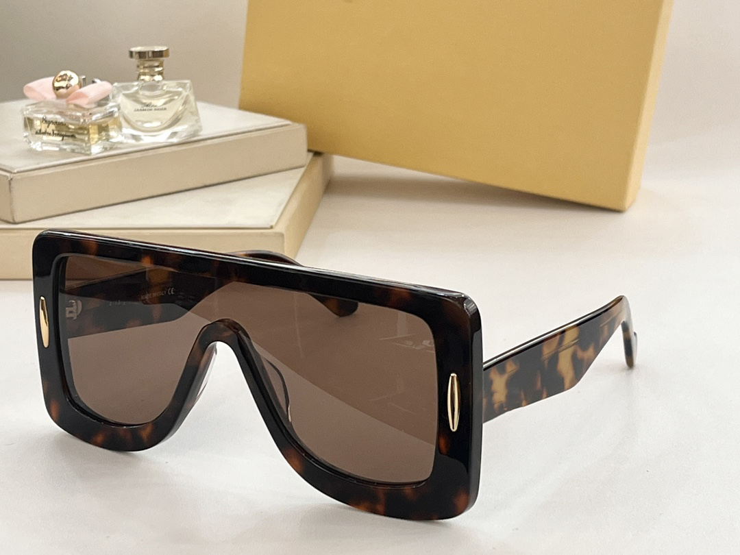 Sunglasses For Men and Women Summer 40106 Designers Style Anti-Ultraviolet Retro Eyewear Full Frame Random Box 40106U
Sunglasses For Men and Women Summer 40106 Designers Style Anti-Ultraviolet Retro Eyewear Full Frame Random Box 40106U