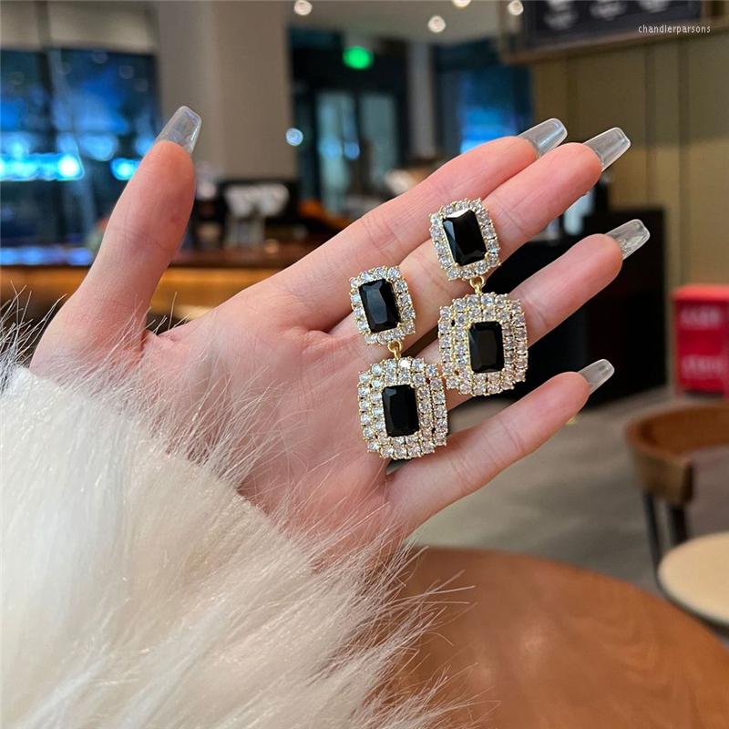 Stud Earrings European And American High-end Luxury Designer Gold-plated Banquet Accessories Wedding Bridal Gift Hypoallergenic
Stud Earrings European And American High-end Luxury Designer Gold-plated Banquet Accessories Wedding Bridal Gift Hypoallergenic