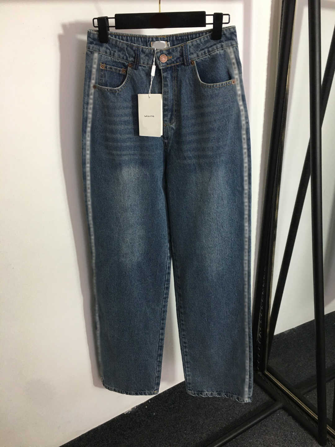 23ss Denim jeans designer women jeans Womens Pants Side letter webbing patchwork edge high waist slim denim pants high quality womens clothing
23ss Denim jeans designer women jeans Womens Pants Side letter webbing patchwork edge high waist slim denim pants high quality womens clothing