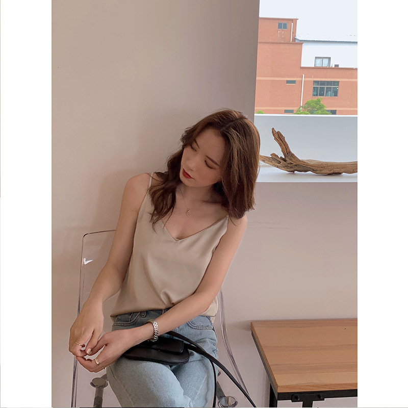 Camisoles Tanks HLBCBG Strap Top Women Halter V Neck Basic White Cami Sleeveless Satin Silk Tank Tops Women'S Summer Camisole Plus Size 230420