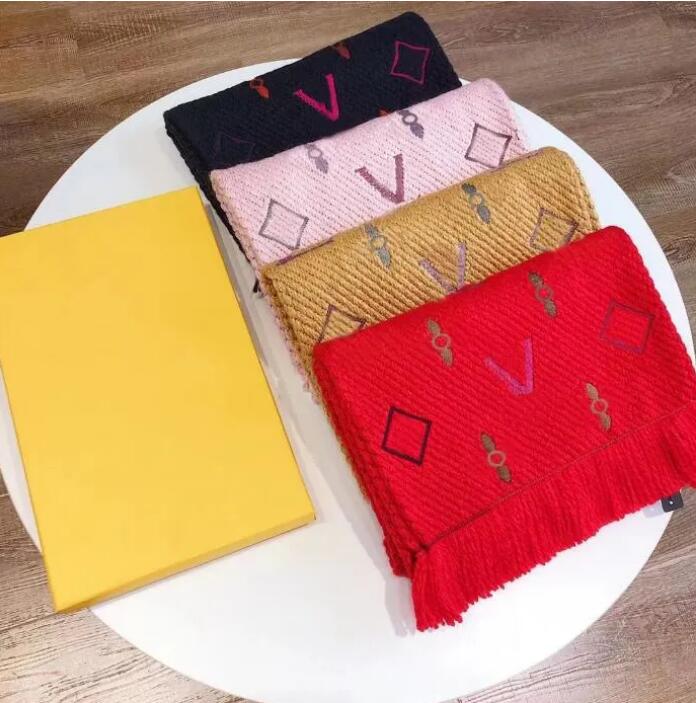 Designer classic letter printed pattern cashmere scarf Autumn/Winter Ladies quality soft thick fashion scarf size 180x30cm
Designer classic letter printed pattern cashmere scarf Autumn/Winter Ladies quality soft thick fashion scarf size 180x30cm
