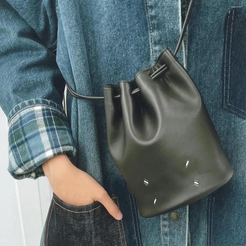 Evening Bags Niche Simple Leisure Four Corner Sewing Line Cowhide Bucket Crossbody Bag, Black
Evening Bags Niche Simple Leisure Four Corner Sewing Line Cowhide Bucket Crossbody Bag, Black