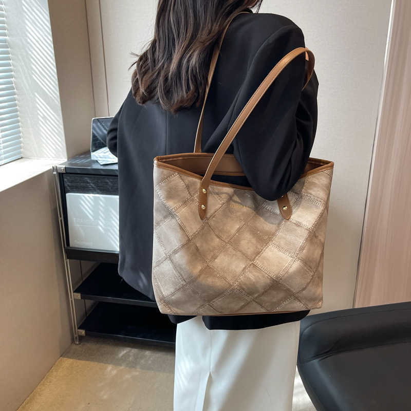 Shoulder Bags Large Capacity Women s Summer Versatile 2023 New Advanced Texture Lingge Class Commuting Tote 230420, Blue9
Shoulder Bags Large Capacity Women s Summer Versatile 2023 New Advanced Texture Lingge Class Commuting Tote 230420, Blue9