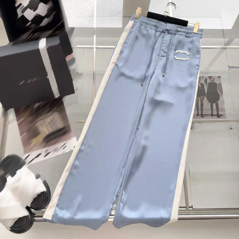 23ss Womens Pants designer women jeans Denim jeans Color matching tightness Straight leg pants high-waisted wide-leg denim trousers high quality womens clothing a1
23ss Womens Pants designer women jeans Denim jeans Color matching tightness Straight leg pants high-waisted wide-leg denim trousers high quality womens clothing a1