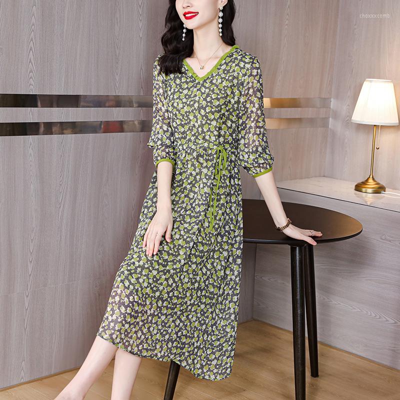 Casual Dresses 2023 Chic Flower Printed Silk Midi Dress Women's Long-Sleeved Light Hooded Spring Korean Luxury Elegant Party Vest, As shown
Casual Dresses 2023 Chic Flower Printed Silk Midi Dress Women's Long-Sleeved Light Hooded Spring Korean Luxury Elegant Party Vest, As shown