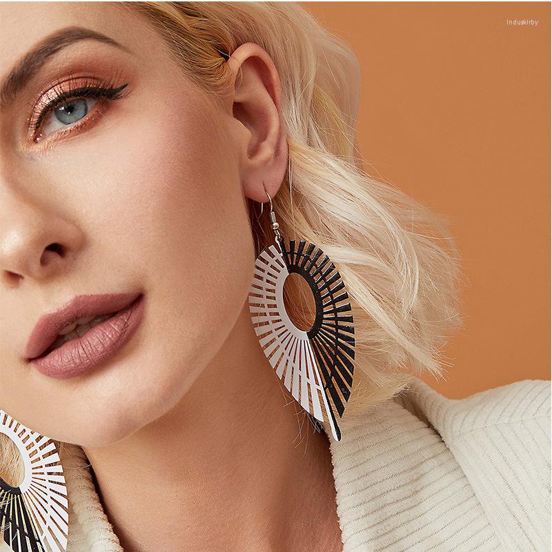 Dangle Earrings Fashion Western Jewelry Women Creative Big Leaf Black And White Symmetric Teardrop Fish Hooks Gifts For Girls
Dangle Earrings Fashion Western Jewelry Women Creative Big Leaf Black And White Symmetric Teardrop Fish Hooks Gifts For Girls