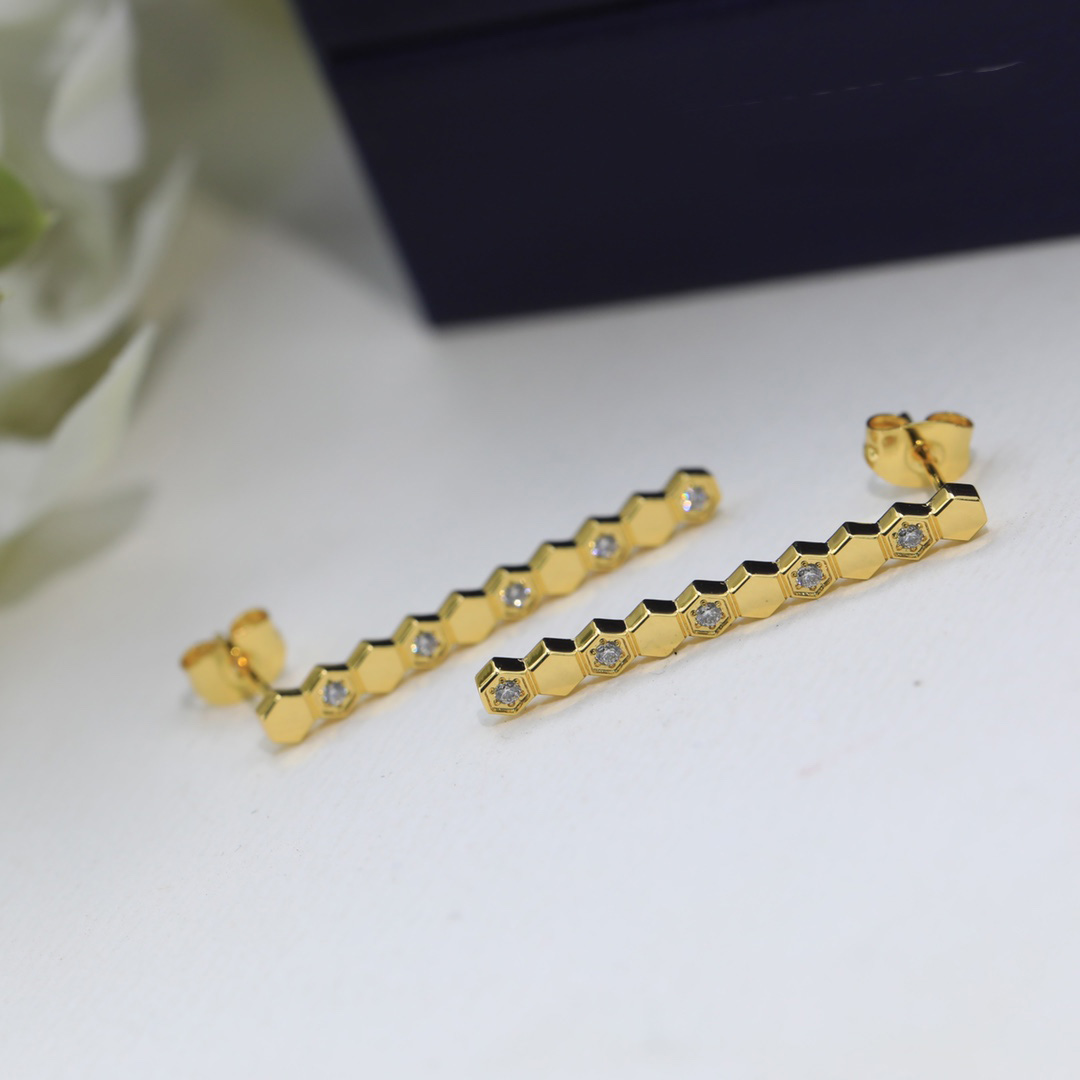 Dangle earrings geometric honeycomb designer long earrings niche fashion brand women diamond set wedding party favours
Dangle earrings geometric honeycomb designer long earrings niche fashion brand women diamond set wedding party favours