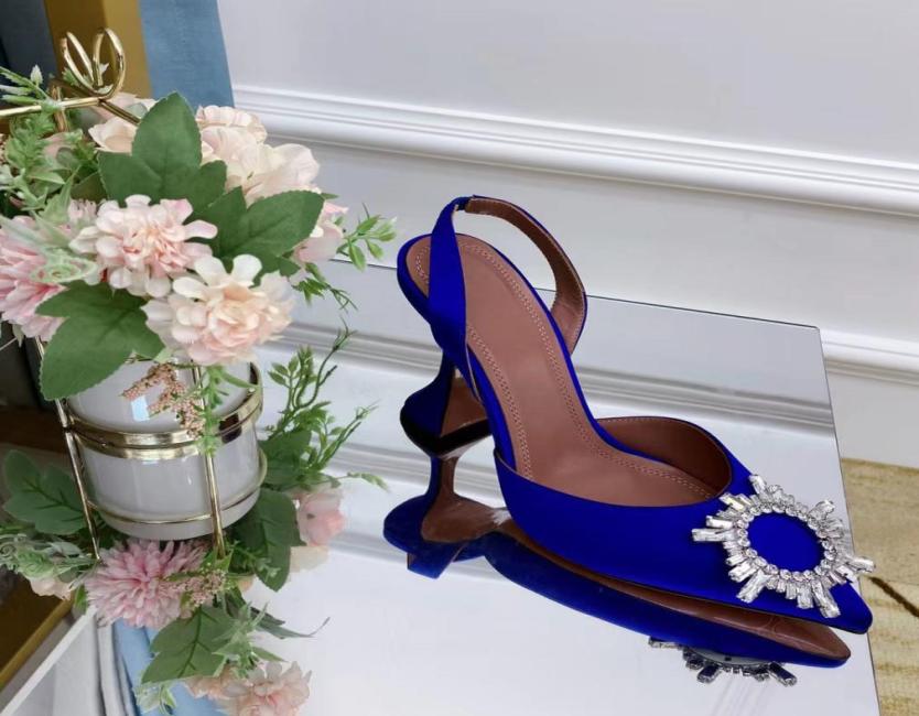 Leather Women Sandals Slipper fashion beach woman head slippers with box Size 35411938514, Lightgreen
Leather Women Sandals Slipper fashion beach woman head slippers with box Size 35411938514, Lightgreen