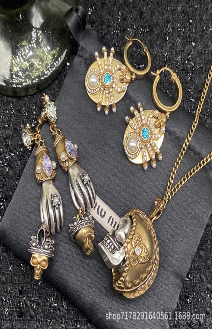 New designed Dangle rivet skull pin women earrings ear hoop punk style hiphop trend ladies earring studs Retro Dangle Chandelie1084035
New designed Dangle rivet skull pin women earrings ear hoop punk style hiphop trend ladies earring studs Retro Dangle Chandelie1084035