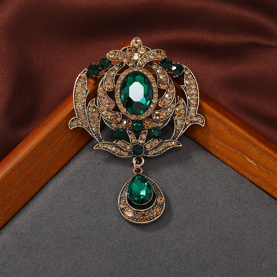 Classic Palace Style Women's Vintage Crystal Pendatn Brooches Pins Baroque Luxury Clothing Coat Buckle Accessories Gift
Classic Palace Style Women's Vintage Crystal Pendatn Brooches Pins Baroque Luxury Clothing Coat Buckle Accessories Gift