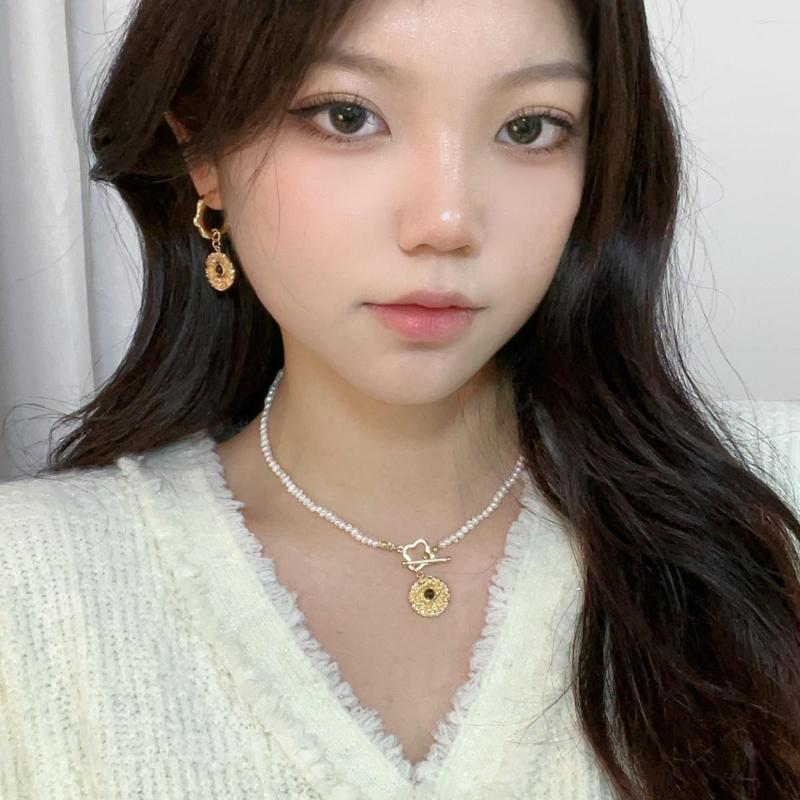 Choker Fashion Personality Cute Eye Pendant Freshwater Pearl Short Necklace And Earring
Choker Fashion Personality Cute Eye Pendant Freshwater Pearl Short Necklace And Earring