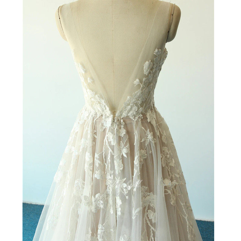 Plus Size Wedding Dresses Bridal Gown with 3D Floral Lace Applique V Neck Sweep Train Tulle Custom Made Open Back vestido de novia