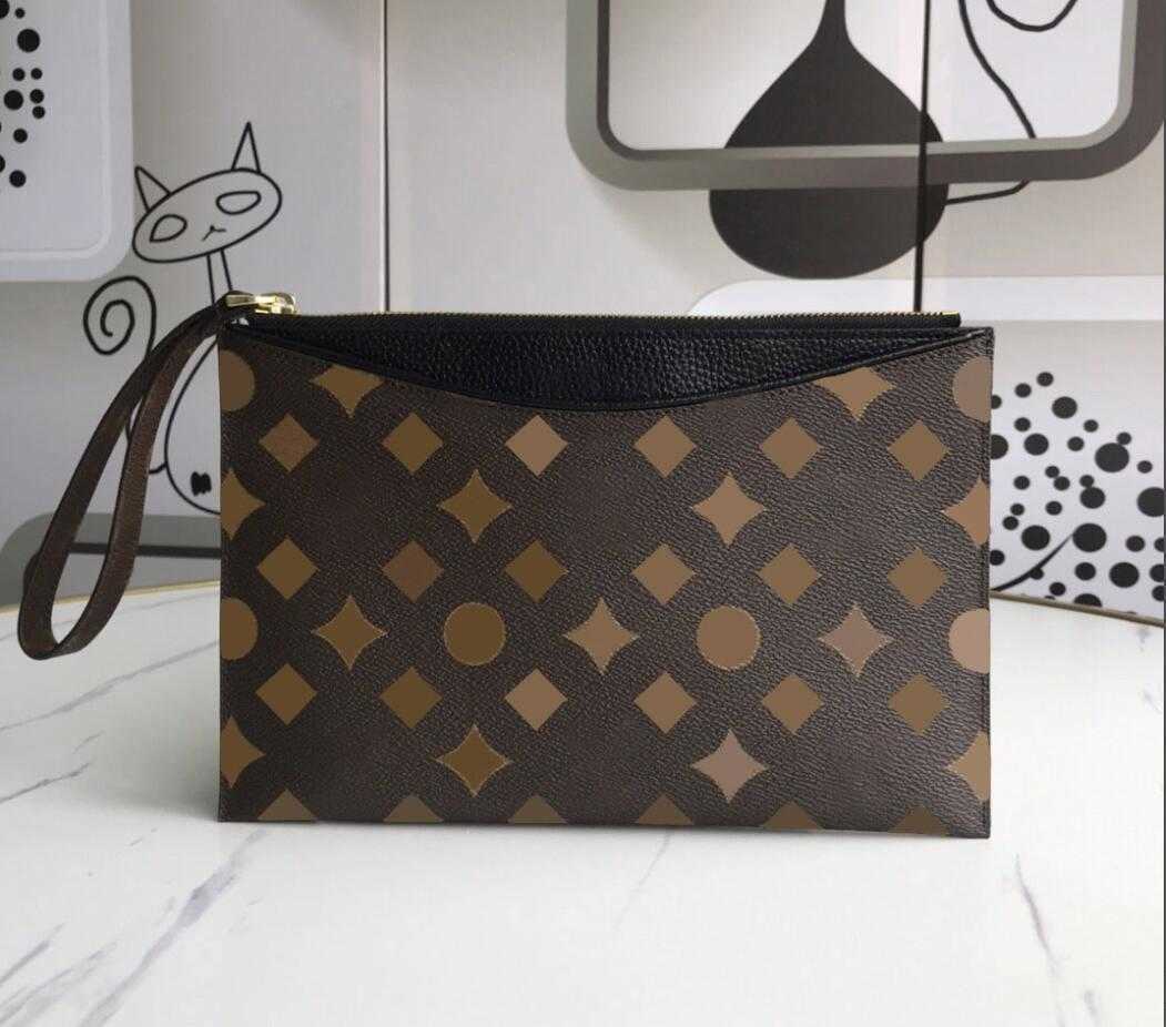 Designer clutch bags luxury Pallas purse Pouch mens womens Fashion leather wallets High quality Embossed flower letter handbag card holder original design mini bag, 60910#brown monogrames
Designer clutch bags luxury Pallas purse Pouch mens womens Fashion leather wallets High quality Embossed flower letter handbag card holder original design mini bag, 60910#brown monogrames