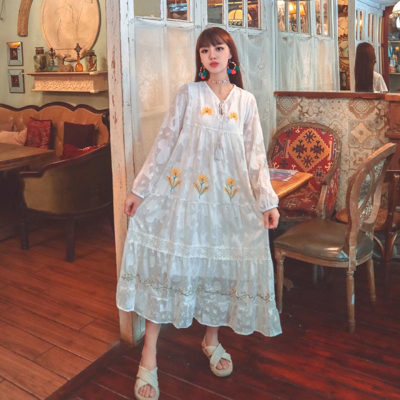Casual Dresses Fashion O-Neck Floral Embroidery Maxi Robe Femme Elegant Muslim Oman Puff Sleeve Loose Cotton 2023 Est Arabian Clothe, Beige
Casual Dresses Fashion O-Neck Floral Embroidery Maxi Robe Femme Elegant Muslim Oman Puff Sleeve Loose Cotton 2023 Est Arabian Clothe, Beige