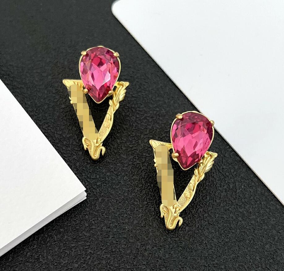 New Fashion Ear Stud Greece Meander pattern Medusa Portrait Sculpture pin women men Crystal Medusa Earrings gold Designer Jewelry VerE-75
New Fashion Ear Stud Greece Meander pattern Medusa Portrait Sculpture pin women men Crystal Medusa Earrings gold Designer Jewelry VerE-75