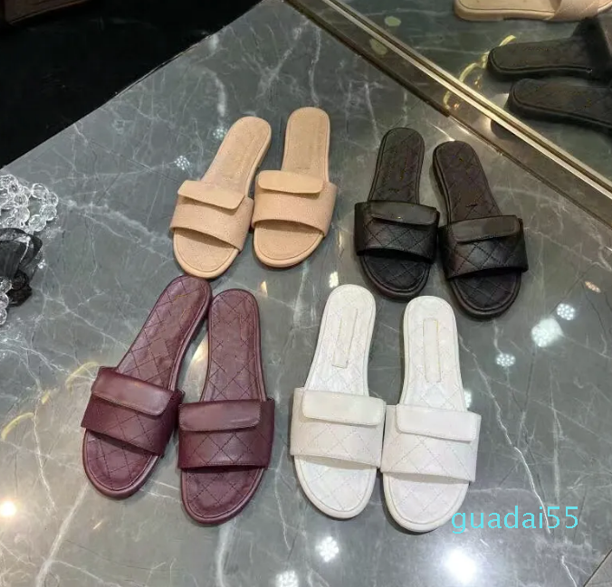 Designer women's beach Slippers classic flat heel summer fashion small fragrance wind rhomboid lattice embroidery Soft drag leather women's hotel sexy Sandals 35-42
Designer women's beach Slippers classic flat heel summer fashion small fragrance wind rhomboid lattice embroidery Soft drag leather women's hotel sexy Sandals 35-42