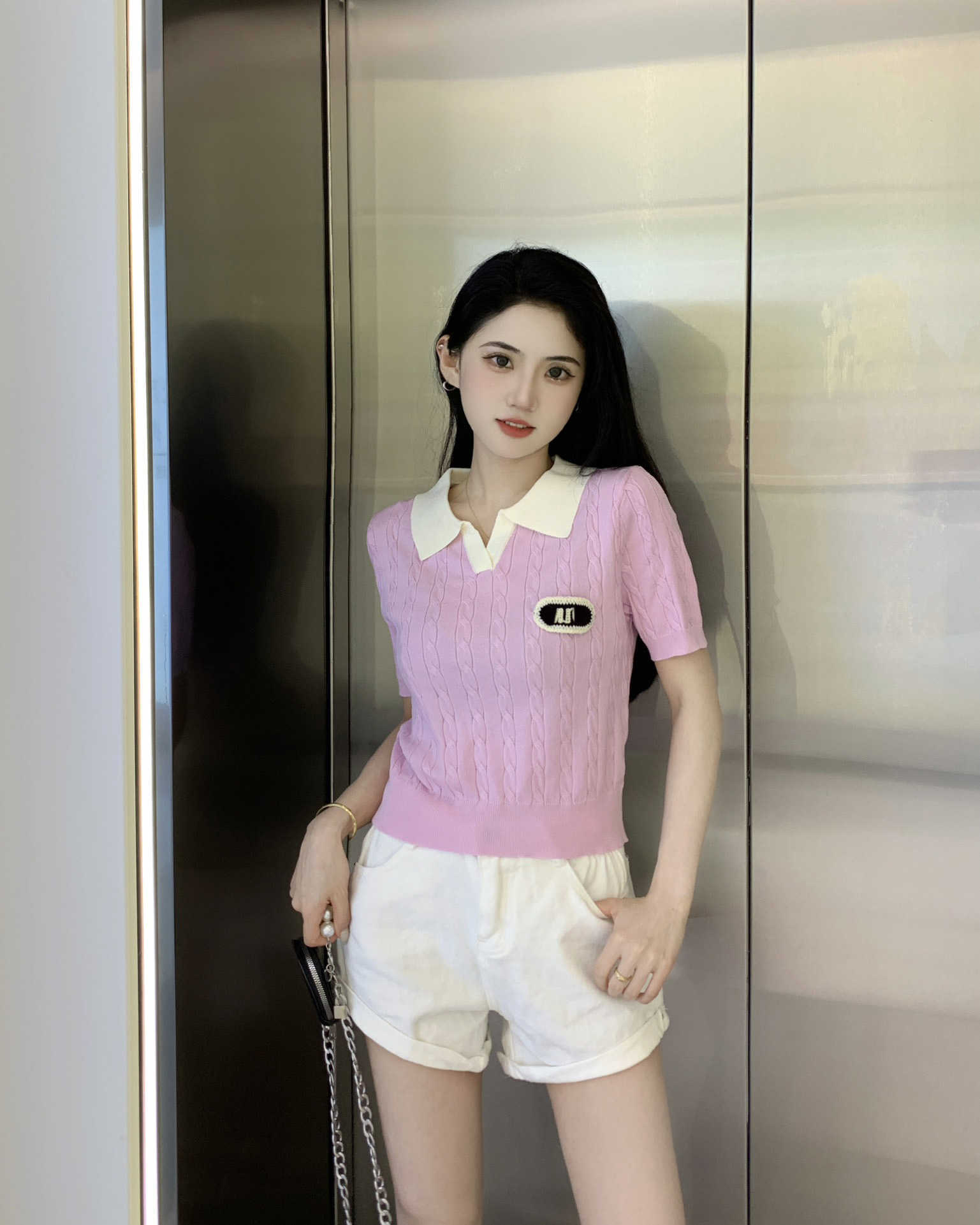 23ss womens designer clothing Womens Knits Splice color lapel twist Short-sleeved knitwear top High quality womens clothes
23ss womens designer clothing Womens Knits Splice color lapel twist Short-sleeved knitwear top High quality womens clothes