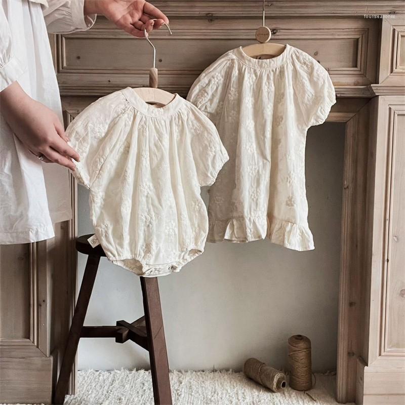 Rompers 2023 Spring Summer Baby Sisters Embroidered Crewneck Lace Romper Girls Short Sleeve Bodysuit Kids Cotton Jumpsuit Dress
Rompers 2023 Spring Summer Baby Sisters Embroidered Crewneck Lace Romper Girls Short Sleeve Bodysuit Kids Cotton Jumpsuit Dress