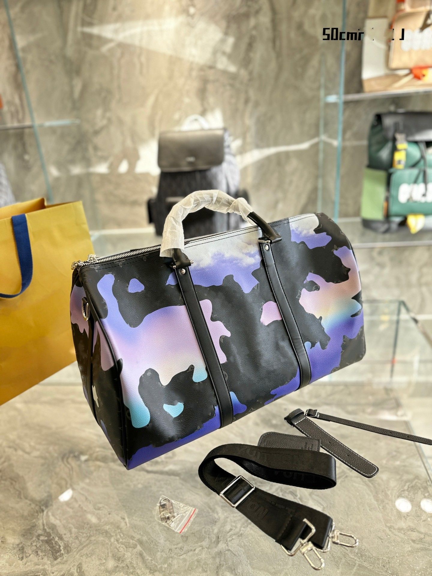 Kee Black Pall Genuine leather Duffle Bag Speedy 50cm Designers Luggage Bags Men Women Shoulder Travel Sports Wallet Large Capacity Waterproof Duffel Bags Handbag
Kee Black Pall Genuine leather Duffle Bag Speedy 50cm Designers Luggage Bags Men Women Shoulder Travel Sports Wallet Large Capacity Waterproof Duffel Bags Handbag