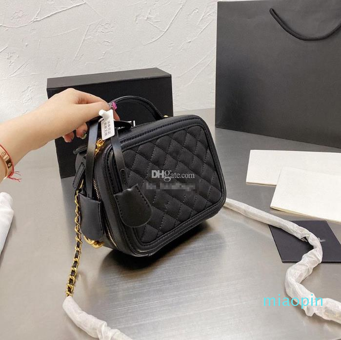 2023-Designer clutch fashion one shoulder bag women's crossbody bag luxury chain purse real suitcase type metal logo ringer two-color banquet handbag baguette bag
2023-Designer clutch fashion one shoulder bag women's crossbody bag luxury chain purse real suitcase type metal logo ringer two-color banquet handbag baguette bag