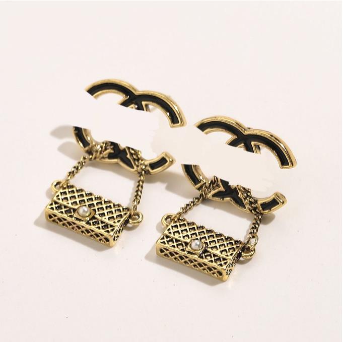 Fashion luxury designer brand Alphabet Hanging studs geometry Famous women's crystal Rhinestone Pearl earrings wedding party jewelry
Fashion luxury designer brand Alphabet Hanging studs geometry Famous women's crystal Rhinestone Pearl earrings wedding party jewelry