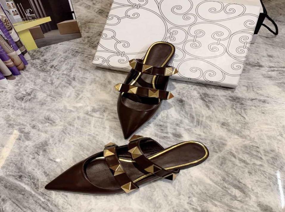 2021 new high quality shoes luxury designer slippers with metal rivet trim flat casual sandals available in a variety of colors 353158018, Chocolate
2021 new high quality shoes luxury designer slippers with metal rivet trim flat casual sandals available in a variety of colors 353158018, Chocolate