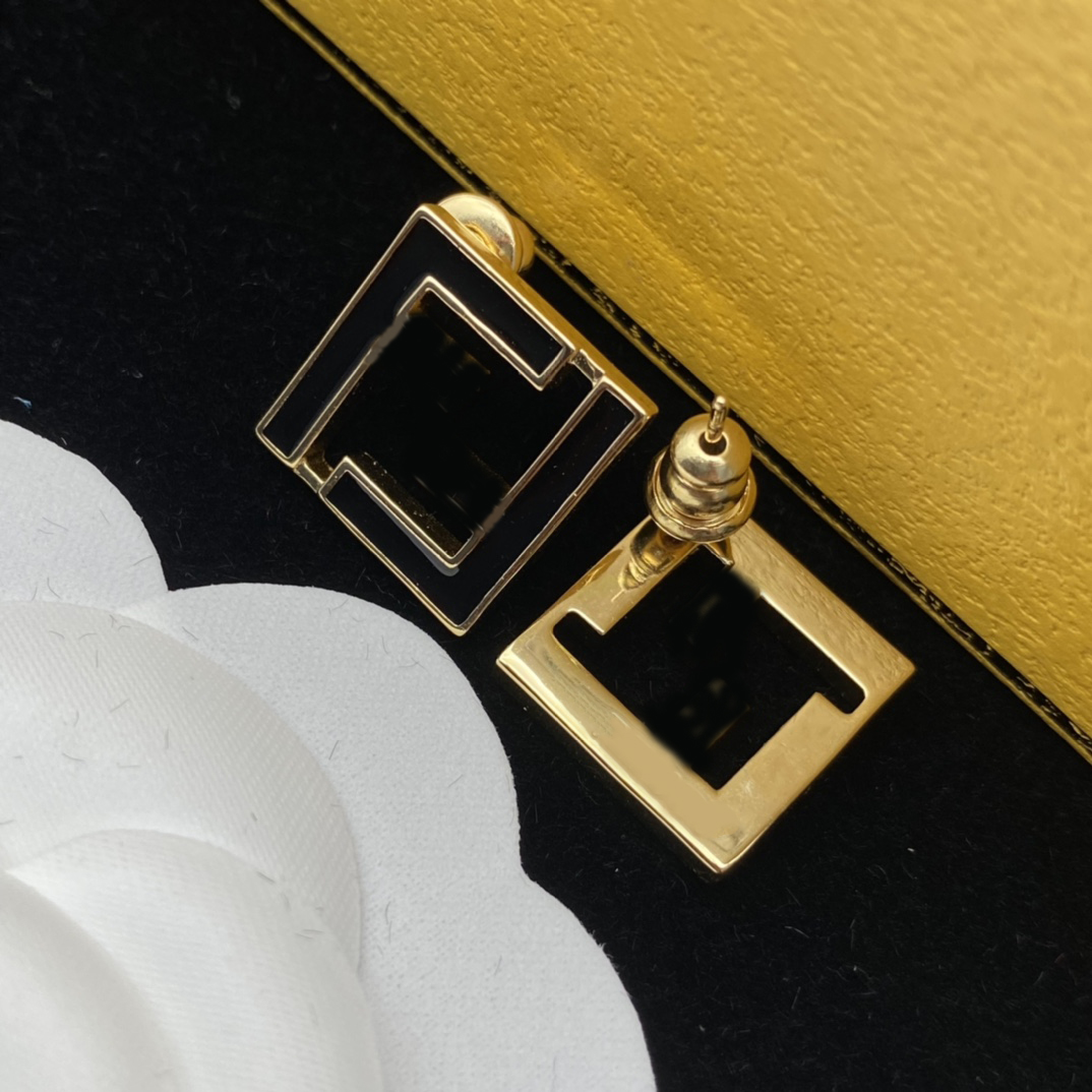 Hip Hop Rock Black Stud Earrings Designer Square 18K Gold Plated Earrings Trendy and Fashionable High Quality Best Fine Jewelry Choice for Men and Women Rock Lovers
Hip Hop Rock Black Stud Earrings Designer Square 18K Gold Plated Earrings Trendy and Fashionable High Quality Best Fine Jewelry Choice for Men and Women Rock Lovers