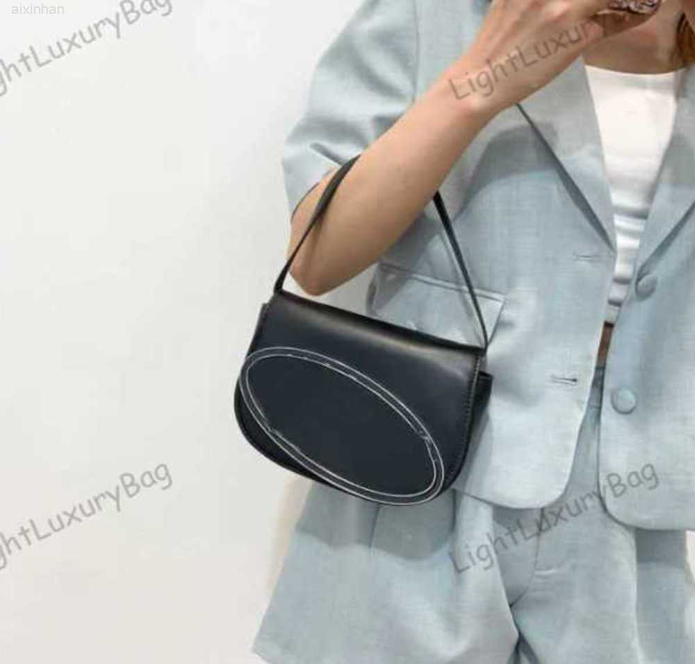 Shoulder Bags Top Quality Mini Jingle handBag Vintage Purse Hot Girl Y2k Mouth lipstick HandBag Single Shoulder Crossbody Bag Small Belt 556, Black inner without logo
Shoulder Bags Top Quality Mini Jingle handBag Vintage Purse Hot Girl Y2k Mouth lipstick HandBag Single Shoulder Crossbody Bag Small Belt 556, Black inner without logo