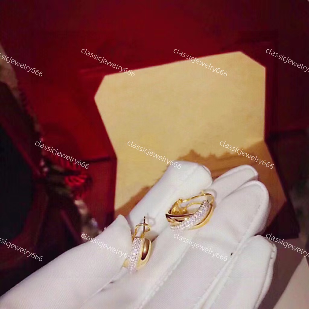 European and American designers' gold earrings, women's tricolor earrings, high-end 18K gold jewelry, holiday gifts, small diamond earrings with box
European and American designers' gold earrings, women's tricolor earrings, high-end 18K gold jewelry, holiday gifts, small diamond earrings with box