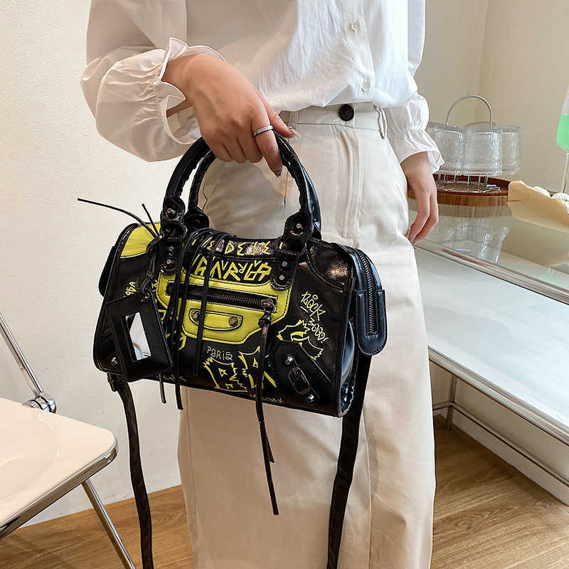 Shoulder Bags 2023 Graffiti Motorcycle Bag Ins Fashionable Small Square Hand Messenger Women s 230420, Large white
Shoulder Bags 2023 Graffiti Motorcycle Bag Ins Fashionable Small Square Hand Messenger Women s 230420, Large white