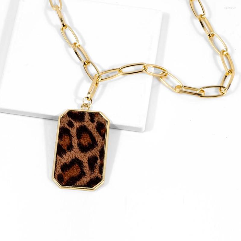 Chains Trendy Vintage Hip-Hop Geometric Alloy Rectangle Leather Print Leopard Pendant Choker Necklace For Women Girls Fashion Jewelry
Chains Trendy Vintage Hip-Hop Geometric Alloy Rectangle Leather Print Leopard Pendant Choker Necklace For Women Girls Fashion Jewelry