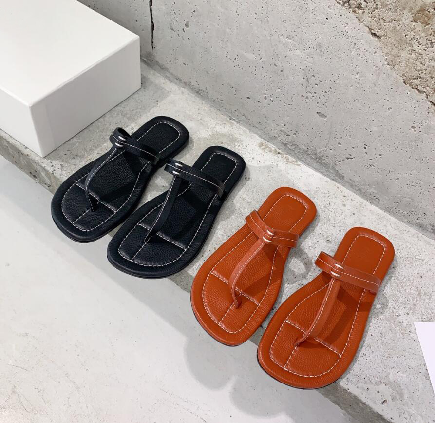 Luxury Designer Women Slippers Spring Summer Sandals Women Flip Toe Flat Bottom Slippers Fashion Outwear Beach Sandals Size35-40, Color 2
Luxury Designer Women Slippers Spring Summer Sandals Women Flip Toe Flat Bottom Slippers Fashion Outwear Beach Sandals Size35-40, Color 2