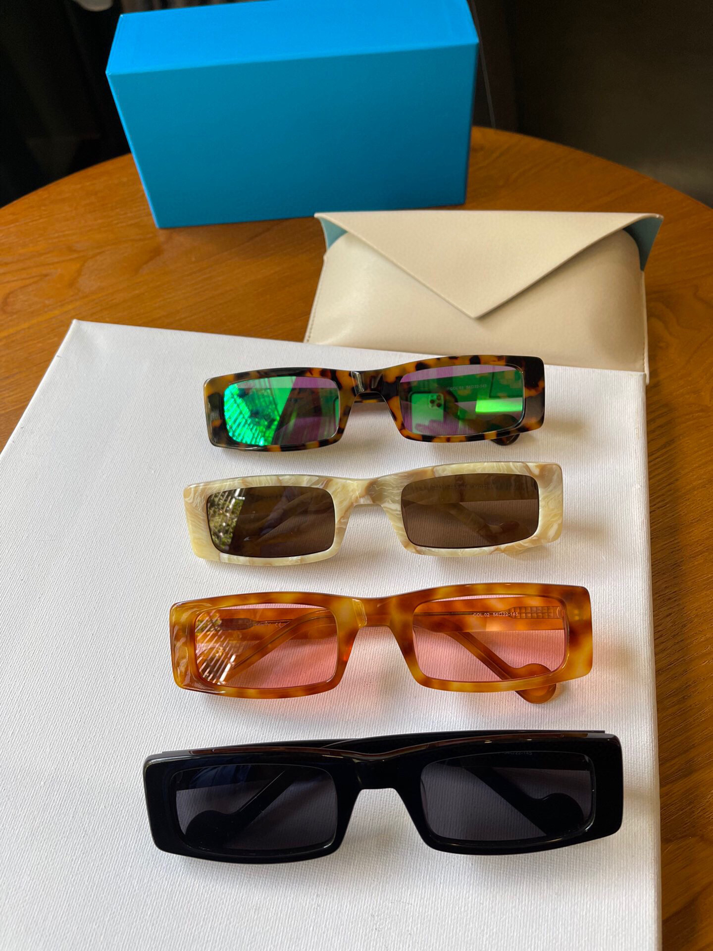 Designer Sunglass for Women Fashion trouble glasses Mens Minimalist travel sunglasses SIZE 54 22-145
Designer Sunglass for Women Fashion trouble glasses Mens Minimalist travel sunglasses SIZE 54 22-145