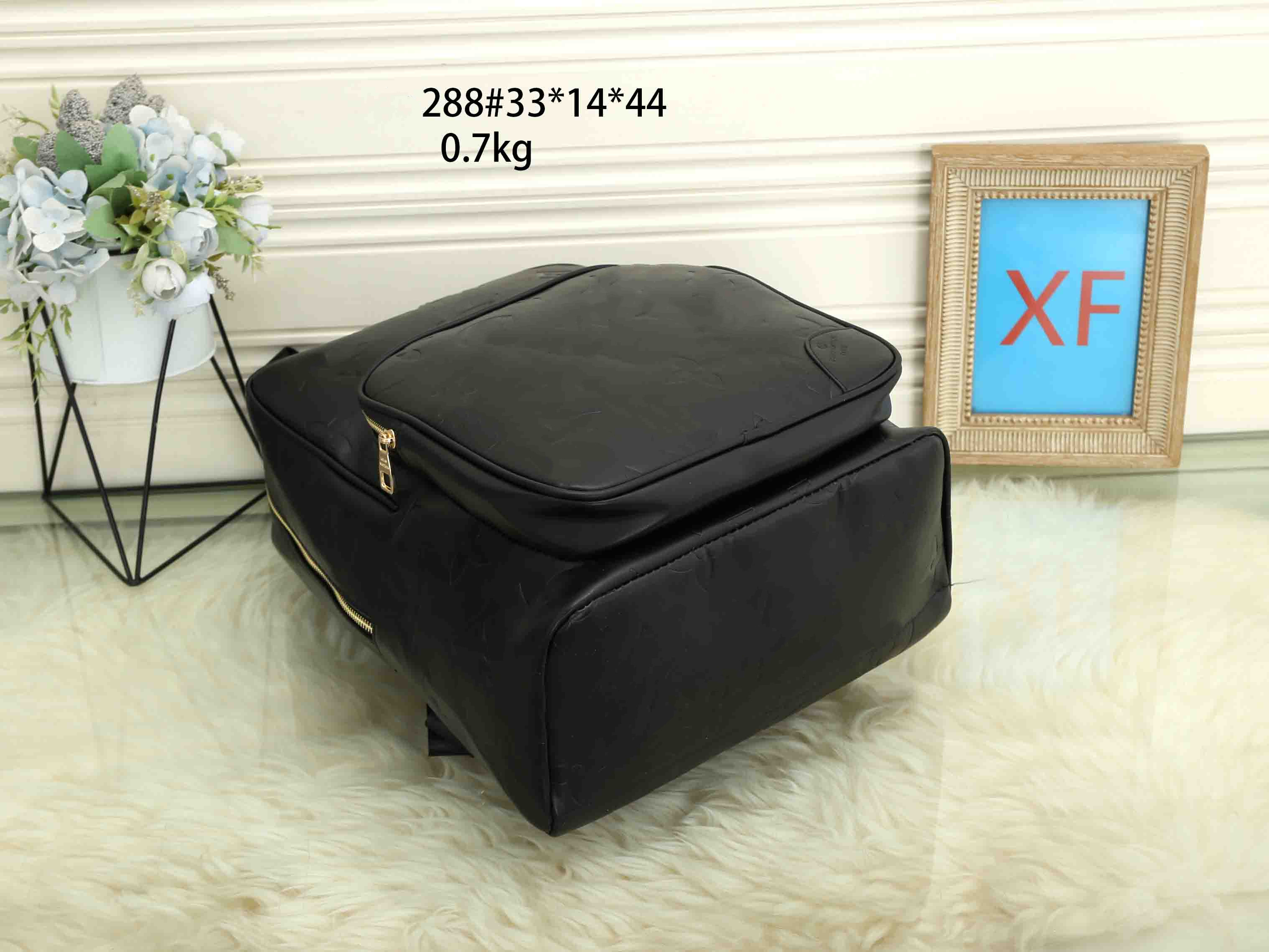 Brand letter New Leather Backpack Men's and Women's Backpack Large Capacity Letter Stamping Travel Bag Schoolbag computer bag, Green 288
Brand letter New Leather Backpack Men's and Women's Backpack Large Capacity Letter Stamping Travel Bag Schoolbag computer bag, Green 288
