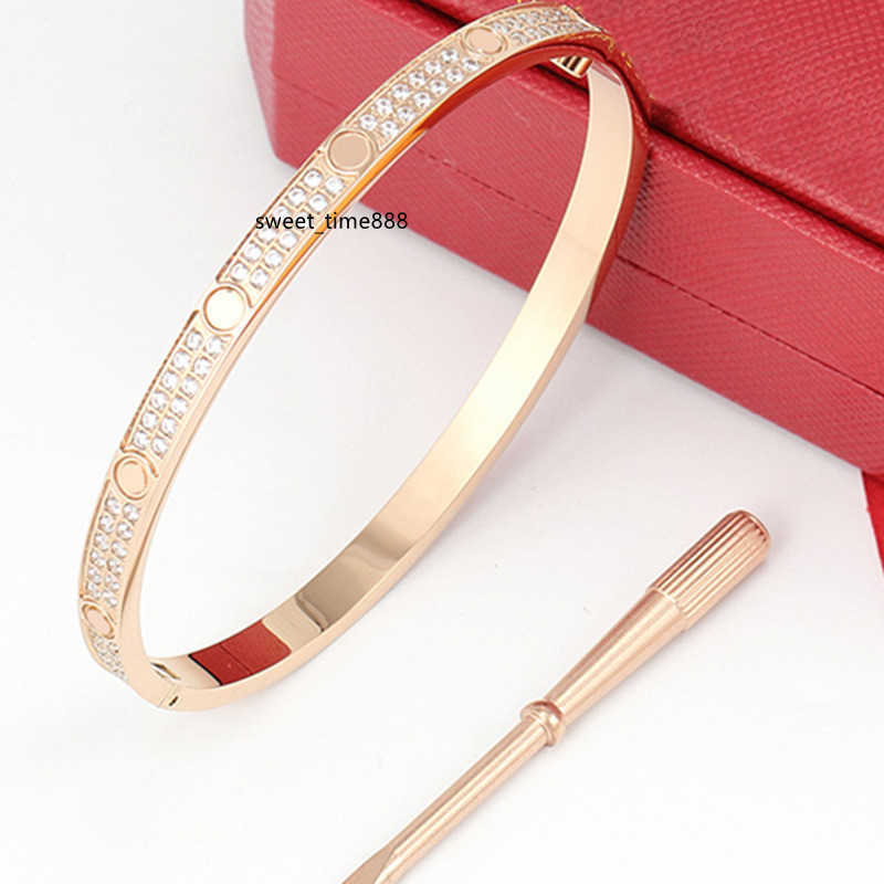 Luxury Brand 18K Gold Bangle Love Bracelets Stainless Steel Double Row Diamond Screw Nail Bracelets Wedding Engagement Jewelry A
Luxury Brand 18K Gold Bangle Love Bracelets Stainless Steel Double Row Diamond Screw Nail Bracelets Wedding Engagement Jewelry A