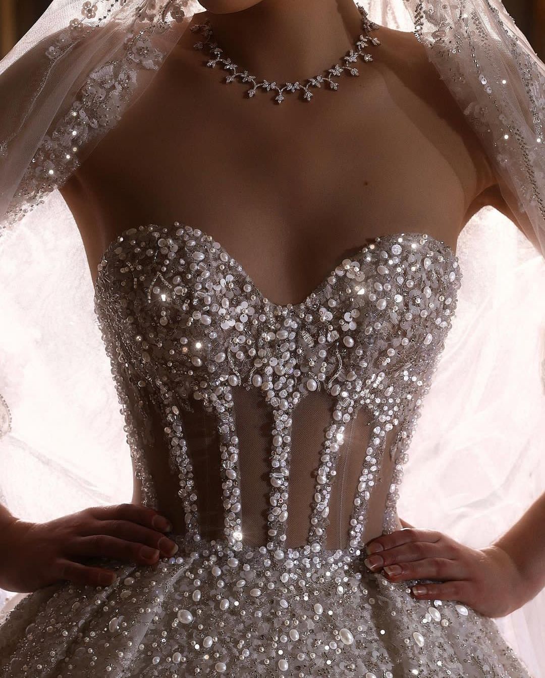 Elegant Ball Gown Wedding Dresses Sleeveless V Neck Sequins Applique Lace Ruffles Bridal Gowns Diamonds Pearls Formal Dress Plus Size Custom Made Vest