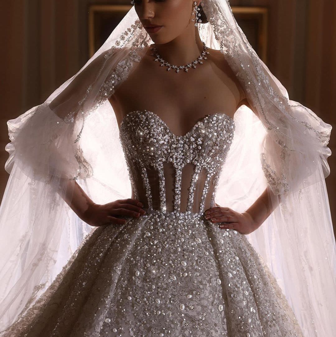 Elegant Ball Gown Wedding Dresses Sleeveless V Neck Sequins Applique Lace Ruffles Bridal Gowns Diamonds Pearls Formal Dress Plus Size Custom Made Vest