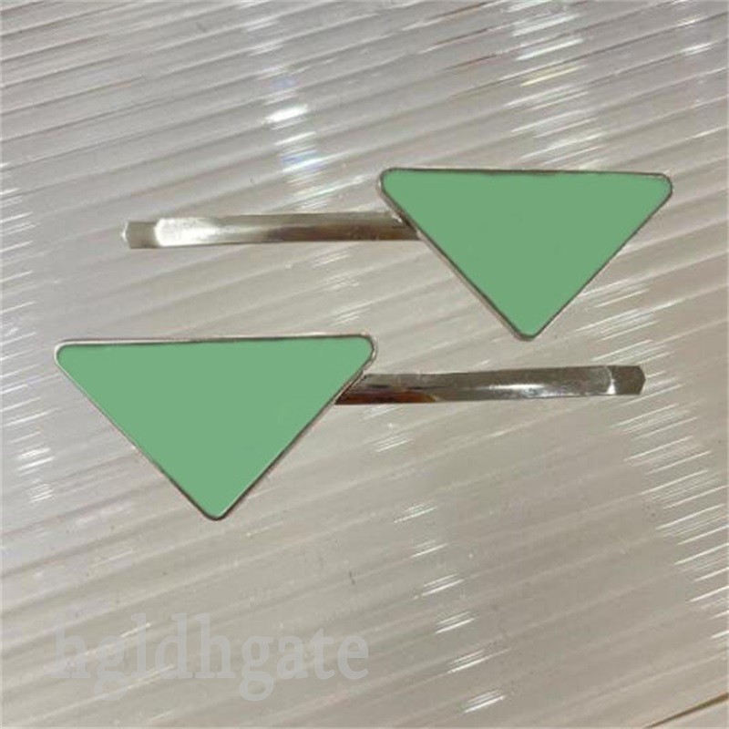 Designer barrettes letter triangle hair clip enamel street bridals vintage hair female polished gifts birthday 1IF051_2BA6_F0002 hairpins alloys ZB046 F23
Designer barrettes letter triangle hair clip enamel street bridals vintage hair female polished gifts birthday 1IF051_2BA6_F0002 hairpins alloys ZB046 F23