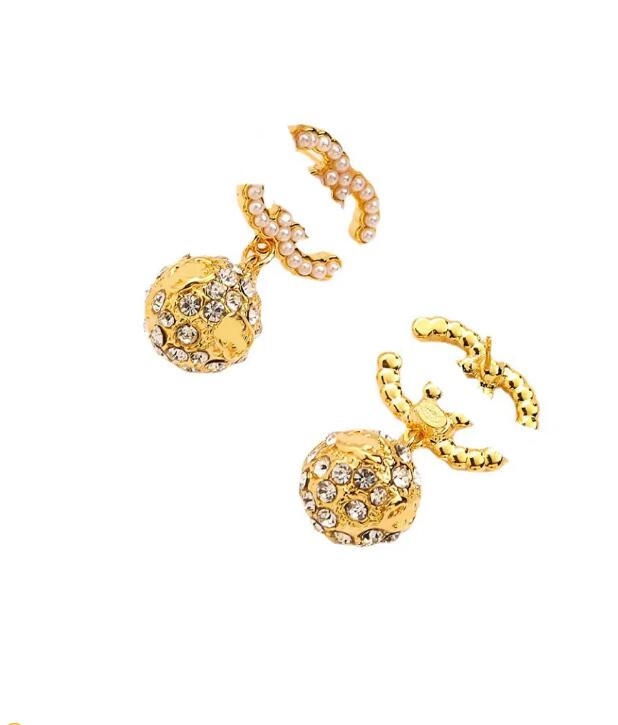 20 Style Designer Letter high-quality Stud earrings Elegant fashion style pearl gilt full of diamond earrings female jewelry accessories Wedding gifts high quality
20 Style Designer Letter high-quality Stud earrings Elegant fashion style pearl gilt full of diamond earrings female jewelry accessories Wedding gifts high quality